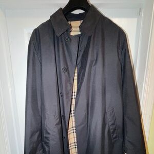 Men’s Burberry Raincoat 42R (pre owned)